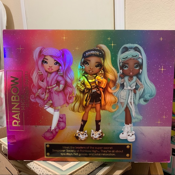 Rainbow High Slumber Party BRIANNA DULCE
Pink Fashion Doll & Playset - Picture 2 of 2